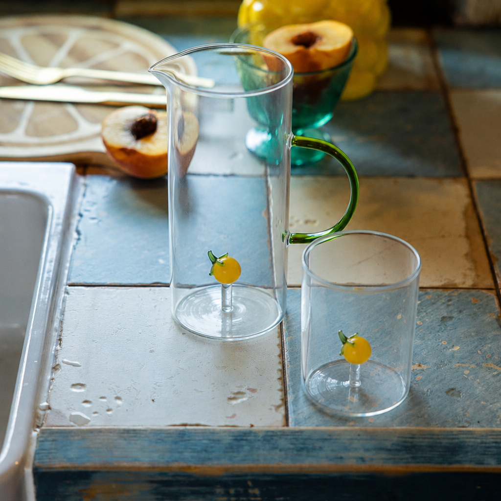 Czas na Lemoniadę - zestaw 4x szklanki Glasio 280 ml + dzbanek Glasio 1,4 ml + foremka na kostki lodu silikonowa 22,5x17cm Amarelo